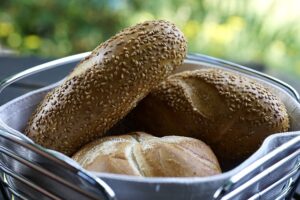 Local Food Delivery vs. Meal Kits: A Comprehensive Guide for Every Meal