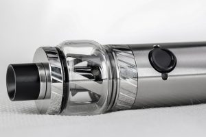 Choosing Your CBD Vape: A Guide to Rechargeable vs. Disposable Cartridges
