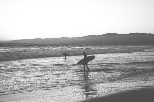 Beginner’s Guide to Selecting the Ideal Surfboard for Coastal Waters