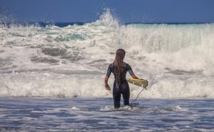 Leashes for Surfboard Safety: A Beginner’s Ultimate Guide