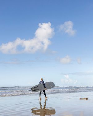 Master Coastal Surfing: Essential Guide for Beginners with Surfboard Tips