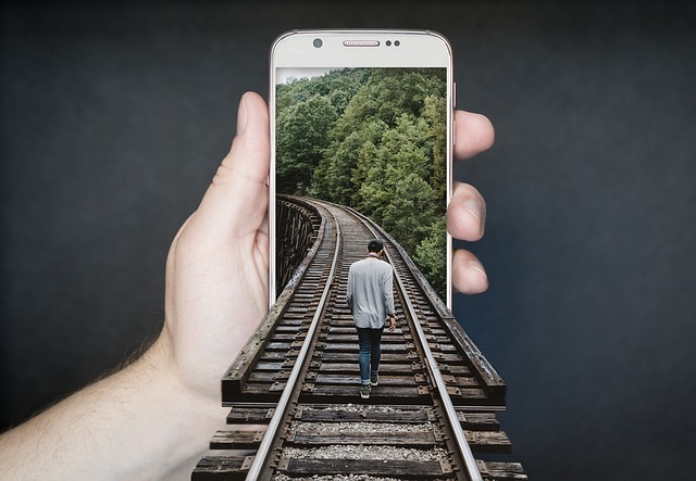 mobile-responsive-design-640x480-67183121.jpeg