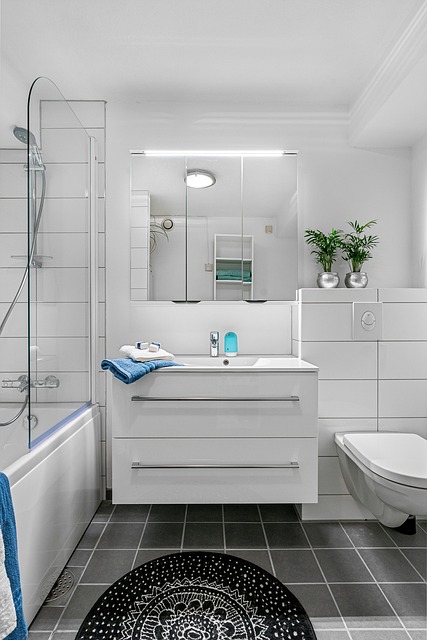 bathroom-tile-cleaning-640x480-34819466.jpeg