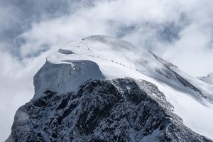 AI Transforms Digital Marketing: Strategies for Success at the Summit