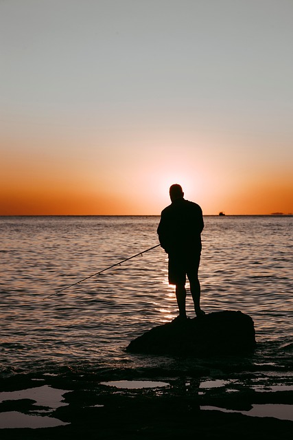 fishing-kayak-640x480-76113892.jpeg