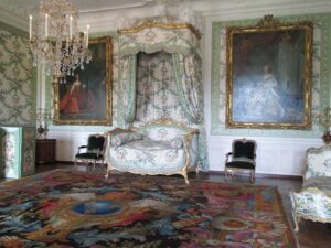 Revive Your Carpets: Premium Lathering for Softness and Color
