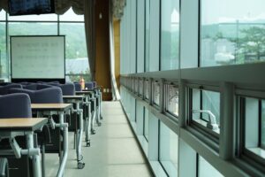 Commercial Re-Roofing: Signs, Choices, and Modern Solutions for Experts
