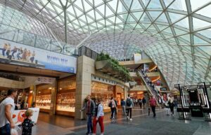Navigating Commercial Roof Installation: Finding the Right Contractor