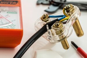 Navigating Commercial Roof Leaks: Emergency Repairs & Chronic Solutions Near You