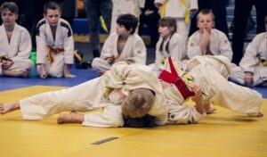 Youth Cage Fitness AZ: Navigating Benefits, Safety, and Coach Selection for Teen Athletes