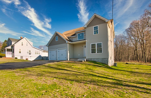 Bundling Auto and Home Insurance for Discounts