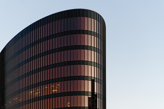 Commercial Re-Roofing: Choosing Experts for Longevity & Protection