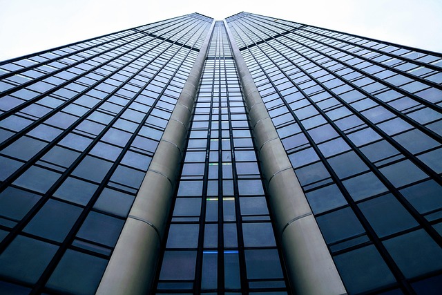 commercial roof replacement company