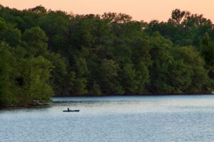 fishing-kayak-640x480-95223374.jpeg