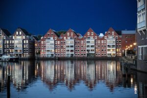 Residential Foundation Repair: Identifying Sinking Indicators & Effective Solutions
